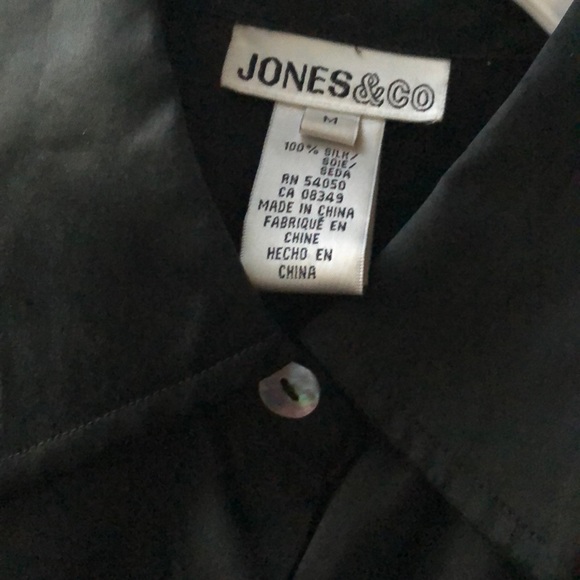 Silk blouse w/ abalone shell buttons - Picture 3 of 6